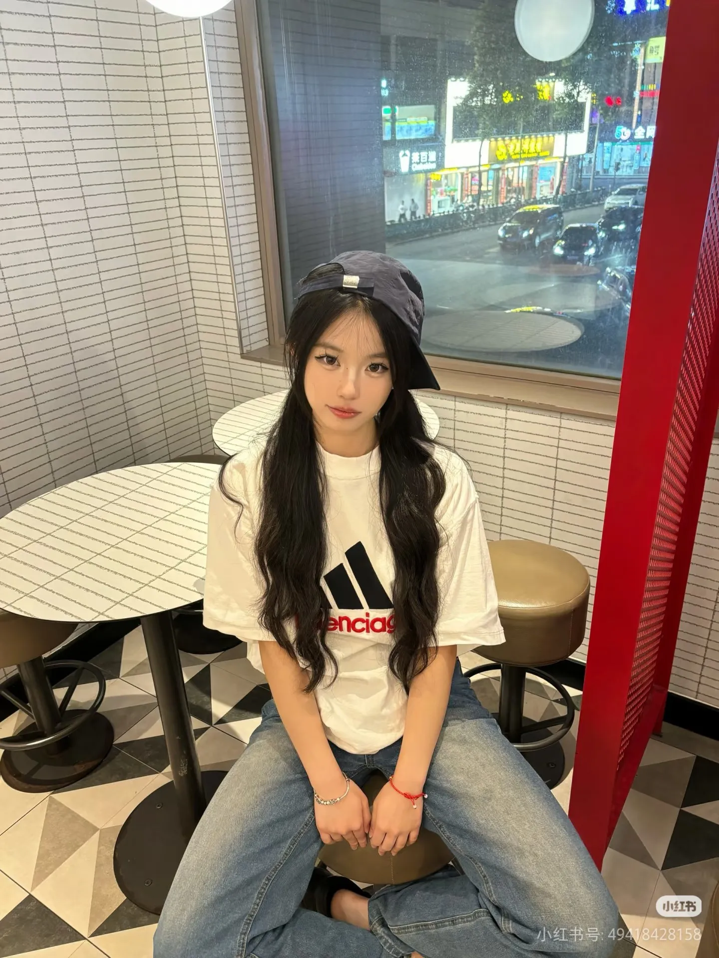 New batch number: G 805 Balenciaga × Adidas Balenciaga co-branded Adidas model Round neck short-sleeved T-shirt with Classic letter embroidery on the chest [Little Red Book Hot Sale｜Celebrity Same Style｜Co-branded triangle logo letter embroidery] 1️⃣ Made of 26 counts of 270g pure cotton double yarn fabric, soft and skin-friendly, breathable and not stuffy, Oversize loose version, covering the flesh and making you look slimmer! 2️⃣ Co-branded iconic elements, simple street yet high-end, White single color, highly recognizable, different from ordinary versions on the market 3️⃣ Seiko Quality 3 cm 12-pin foreign trade grade wiring, 1:1 customized accessories, complete three labels, complete collar label, washing label, and hangtag Color: White Men's and women's Same Style Size: S / M / L / XL ⚠️ Size recommendation: The version is a little too big. If you like the slimming effect, it is recommended to take a smaller size. The error of manual measurement is about 3cm.